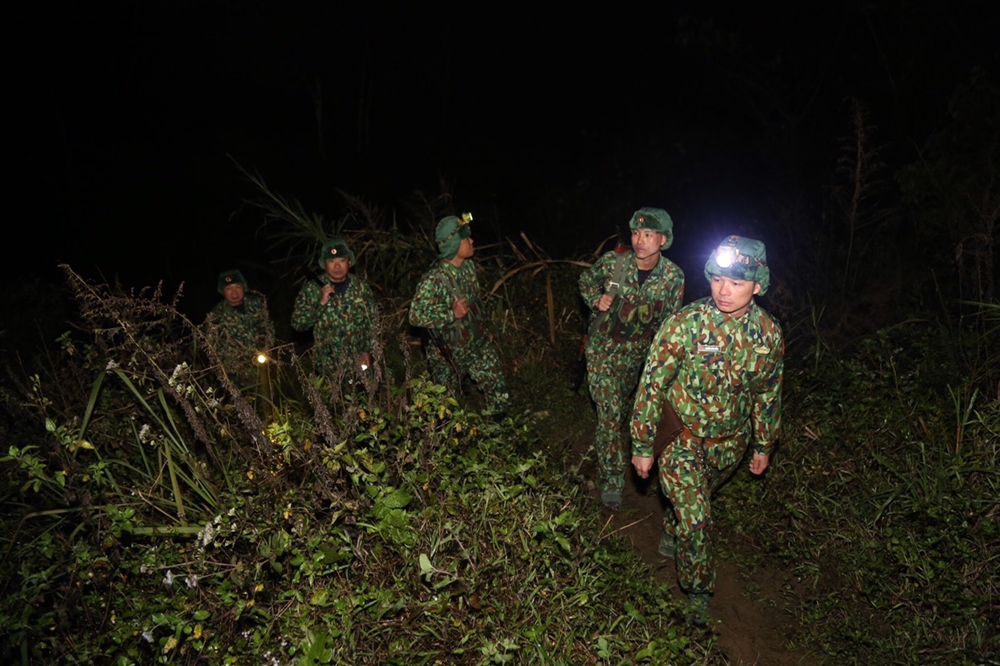 Không kể ngày hay đêm, cán bộ, chiến sĩ các đơn vị thuộc BĐBP Nghệ An đều tổ chức tuần tra bảo vệ biên giới, ngăn chặn các đối tượng nhập cảnh trái phép.
